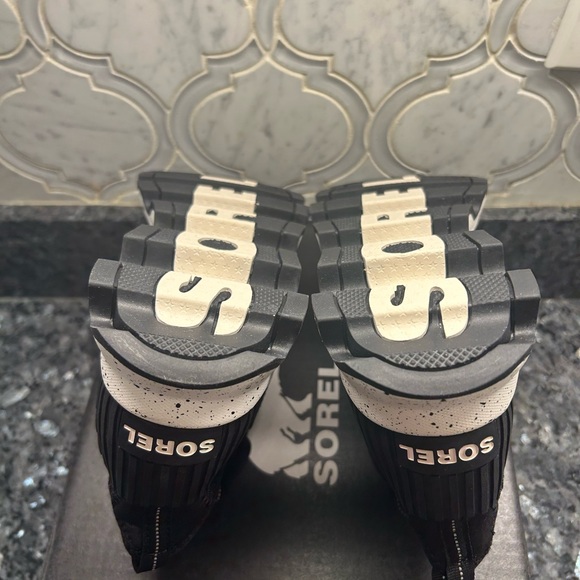 NWT Sorel Black $ White Sea Salt Women’s Size 6 Mesh Slip-On Shoes - Picture 7 of 11